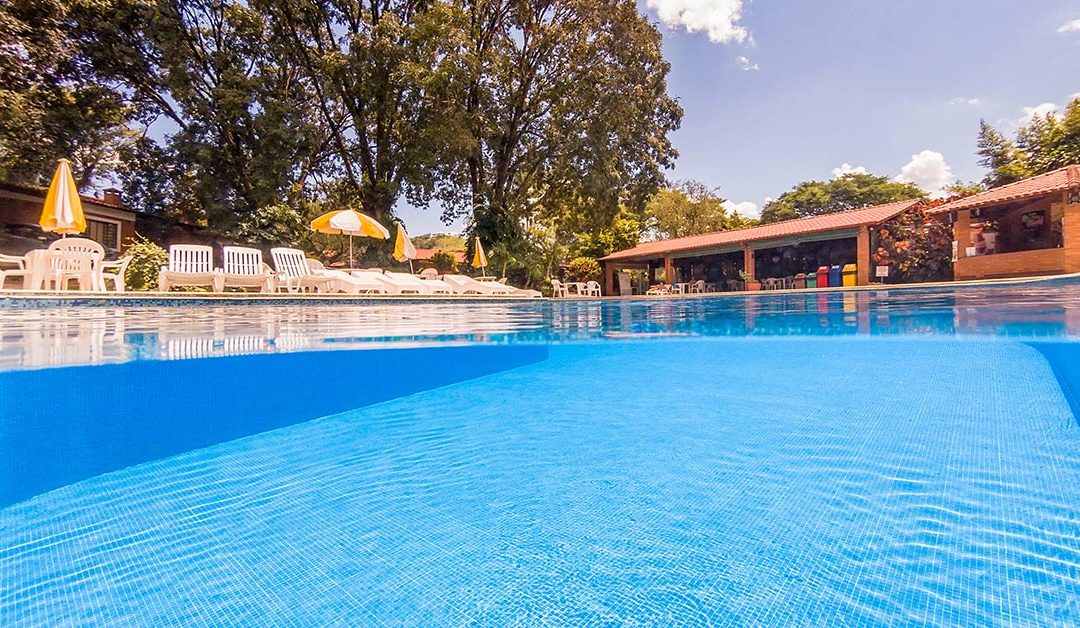 As principais vantagens de reservar um hotel com piscina SP